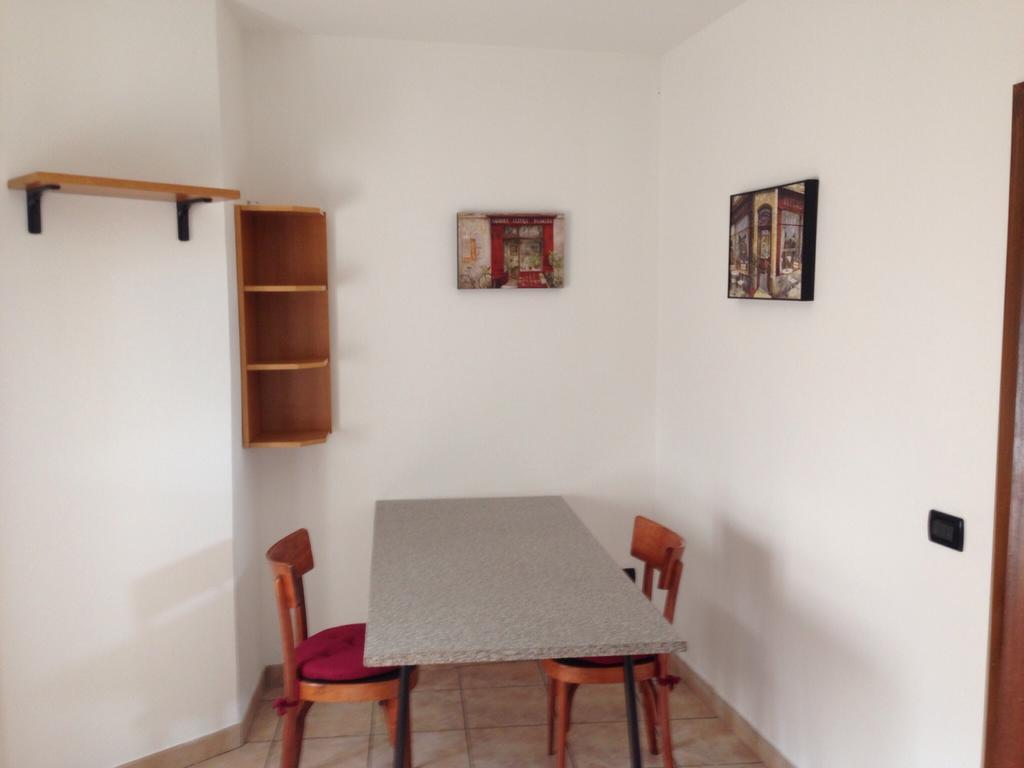 De La Tour Hotel Тирано Стая снимка