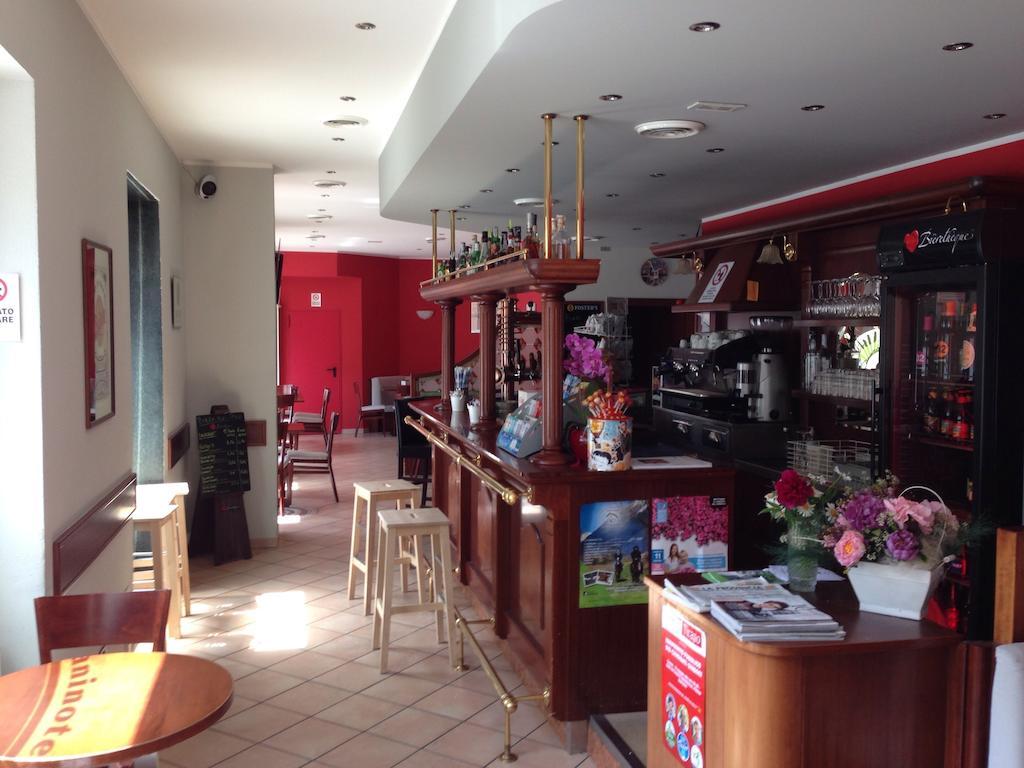 De La Tour Hotel Тирано Екстериор снимка