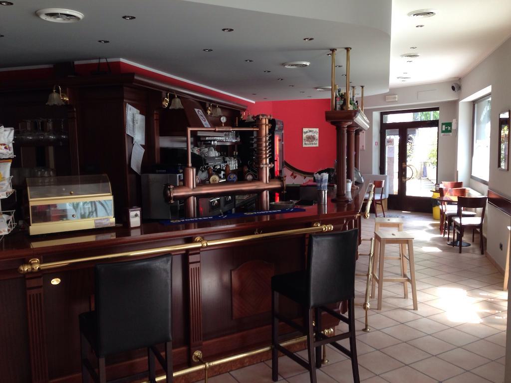 De La Tour Hotel Тирано Екстериор снимка